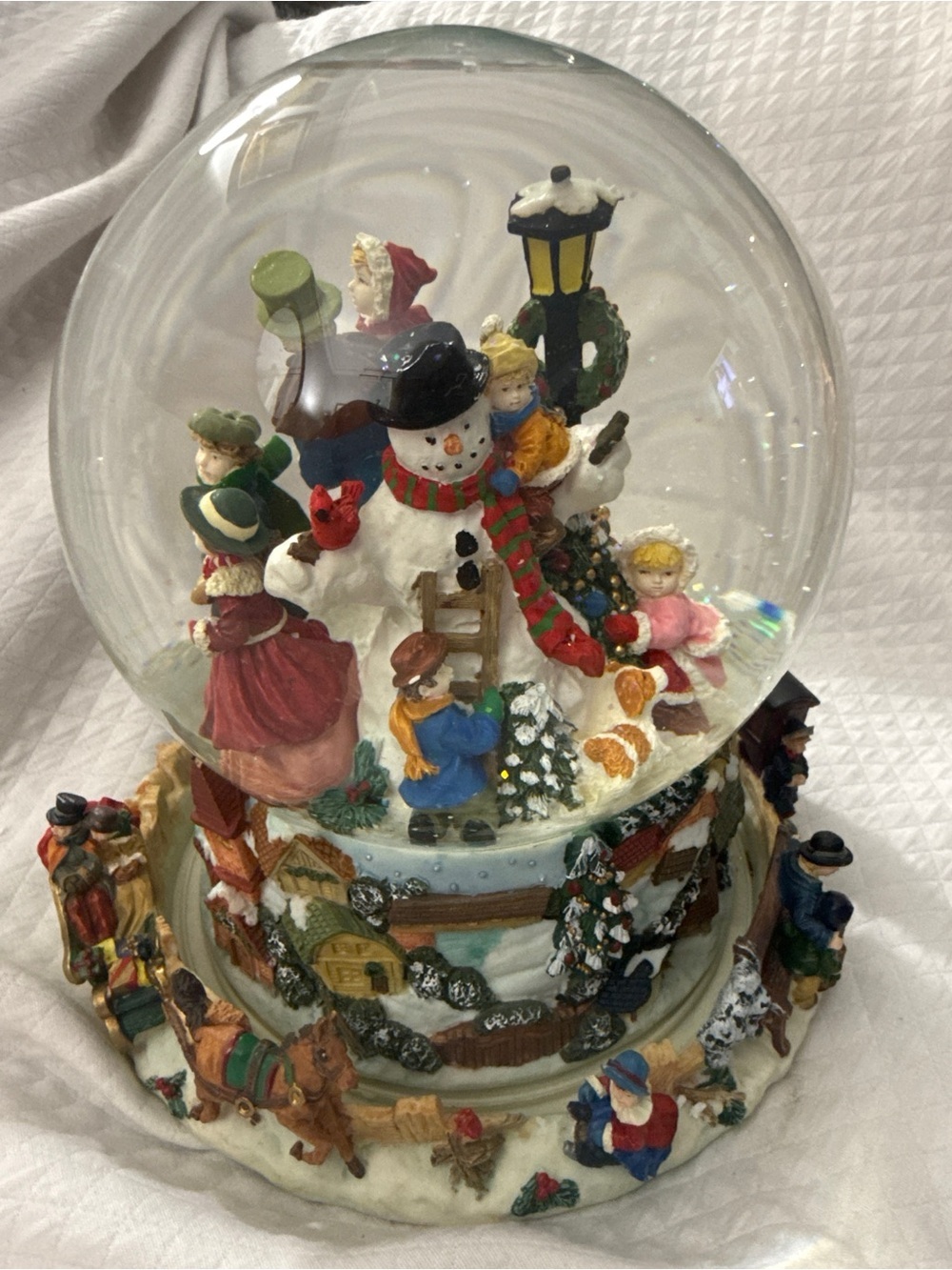 Large Animated Christmas Musical Snow Globe 7" Works. Like New! - Picture 2 of 9